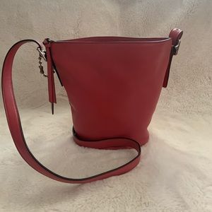 Coach Loganberry bucket crossbody - Rose . About a 22 inch drop crossbody